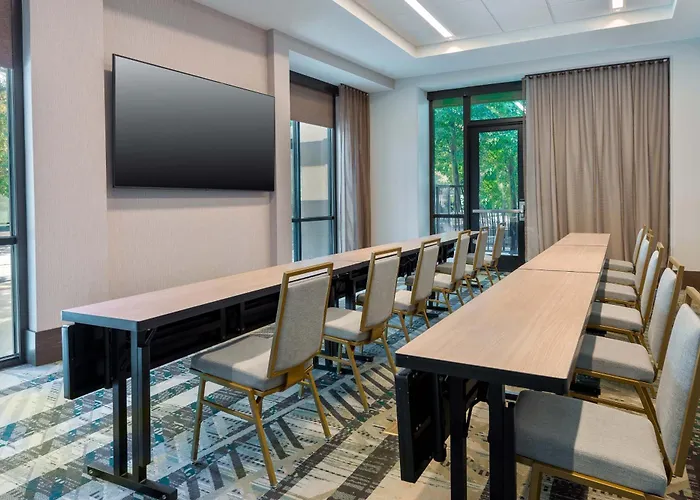 Courtyard By Marriott Atlanta Midtown