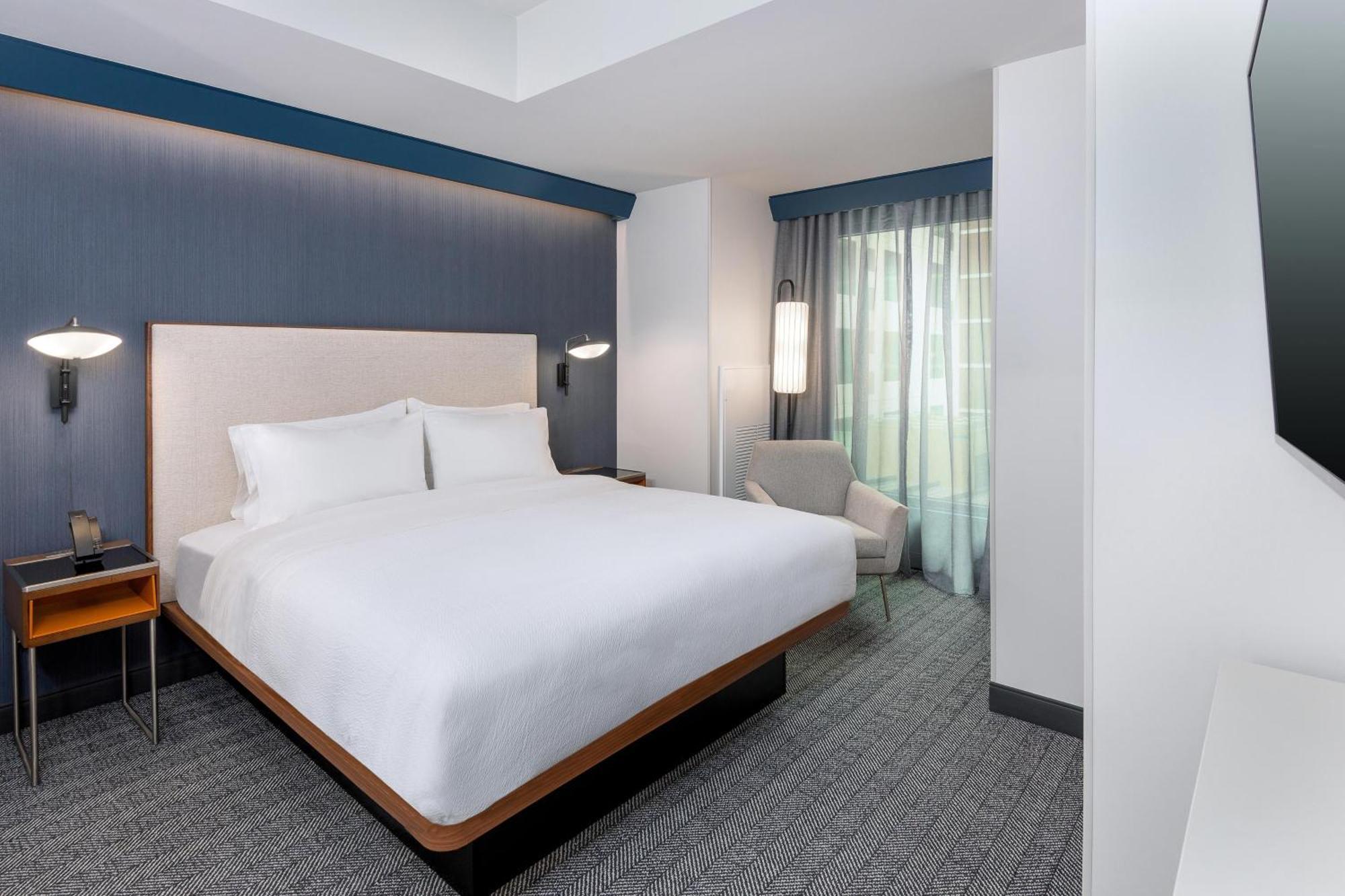 Courtyard By Marriott Midtown Hotel 3*
